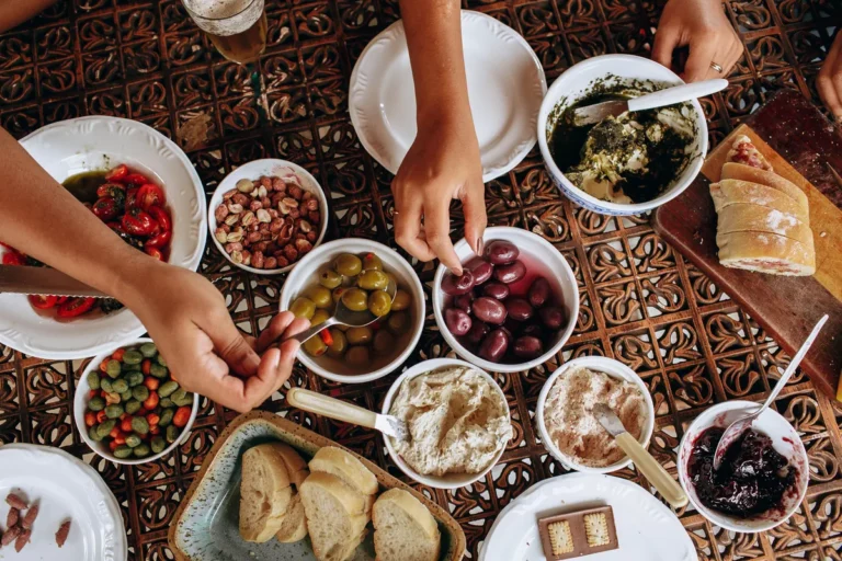 Albanian Dining Etiquette: A Guide to Besa at the Table